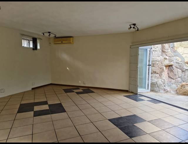 4 BEDROOM FREEHOLD TO LET IN SEA VIEW